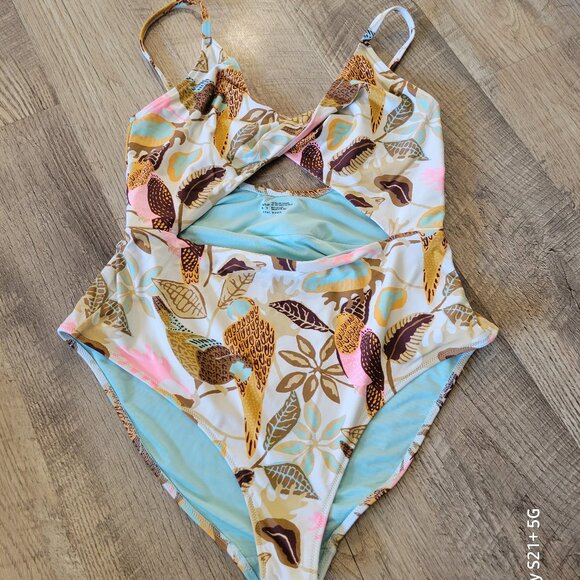 One Piece Keyhole Stomach Swimsuit - Picture 1 of 4